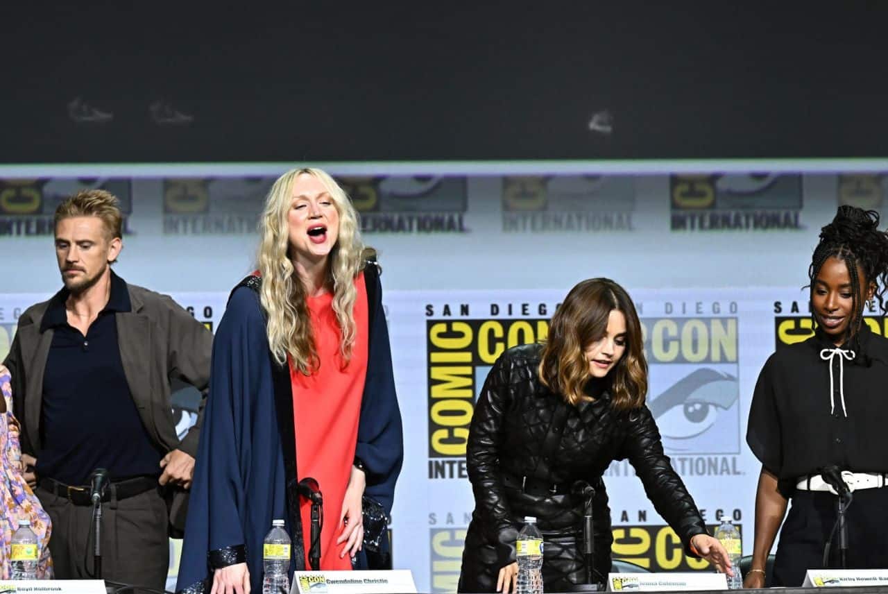 Jenna Coleman Wore an All-black Outfit at "The Sandman" Panel at 2022 SDCC