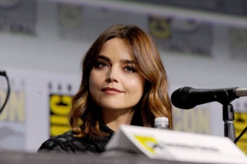 Jenna Coleman Wore an All-black Outfit at “The Sandman” Panel at 2022 ...