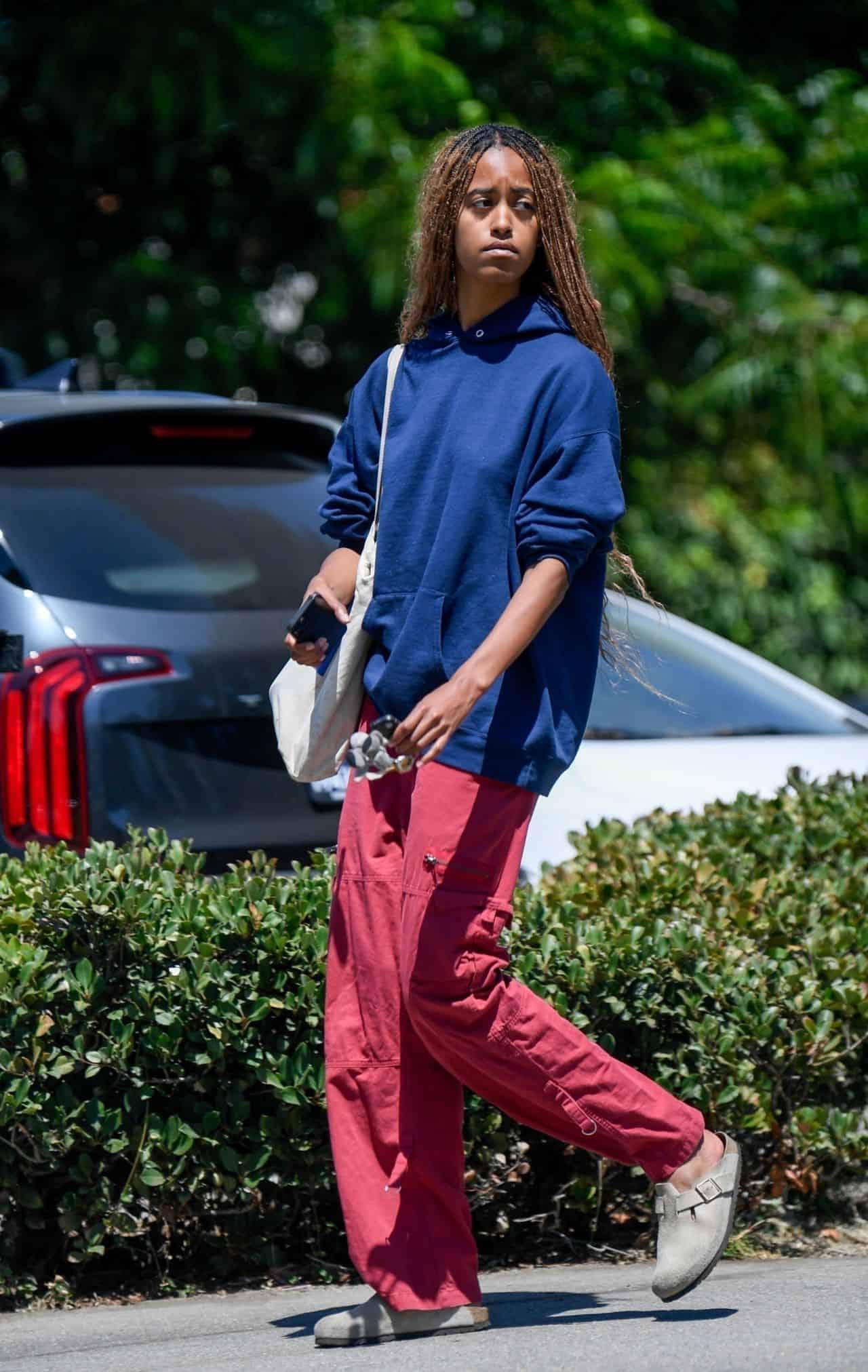 Malia Obama is Seen Casually Strolling Through a Park in Los Angeles