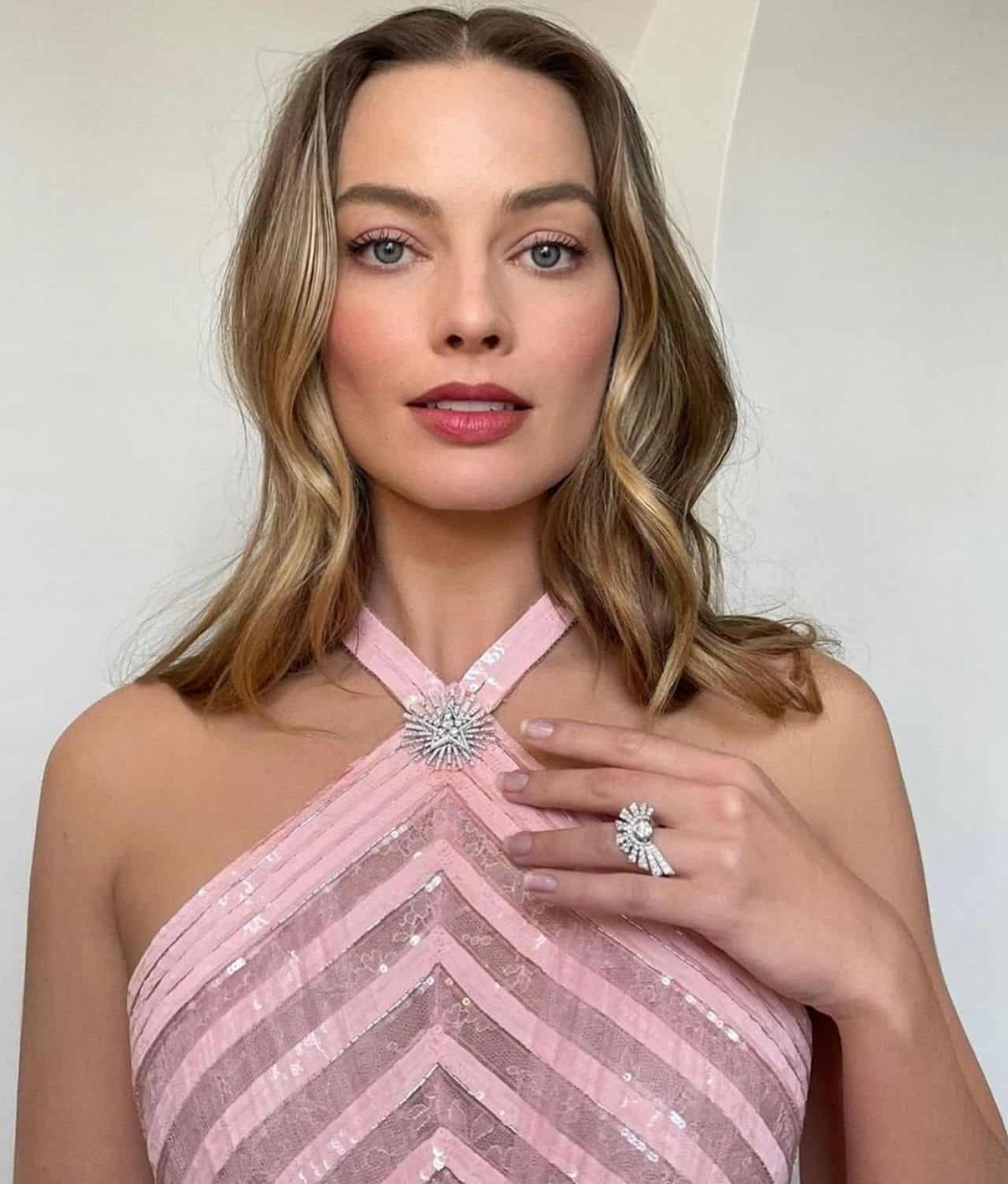 Margot Robbie At The Golden Globes Photo Shoot January 2023 6 Whoischic 