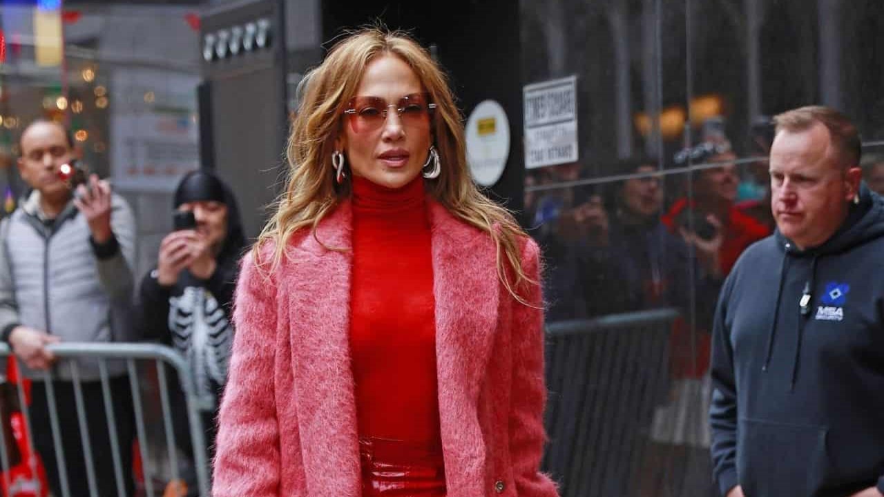 Jennifer Lopez (54) Paints the Town Red in Dazzling Ensemble – WhoisChic