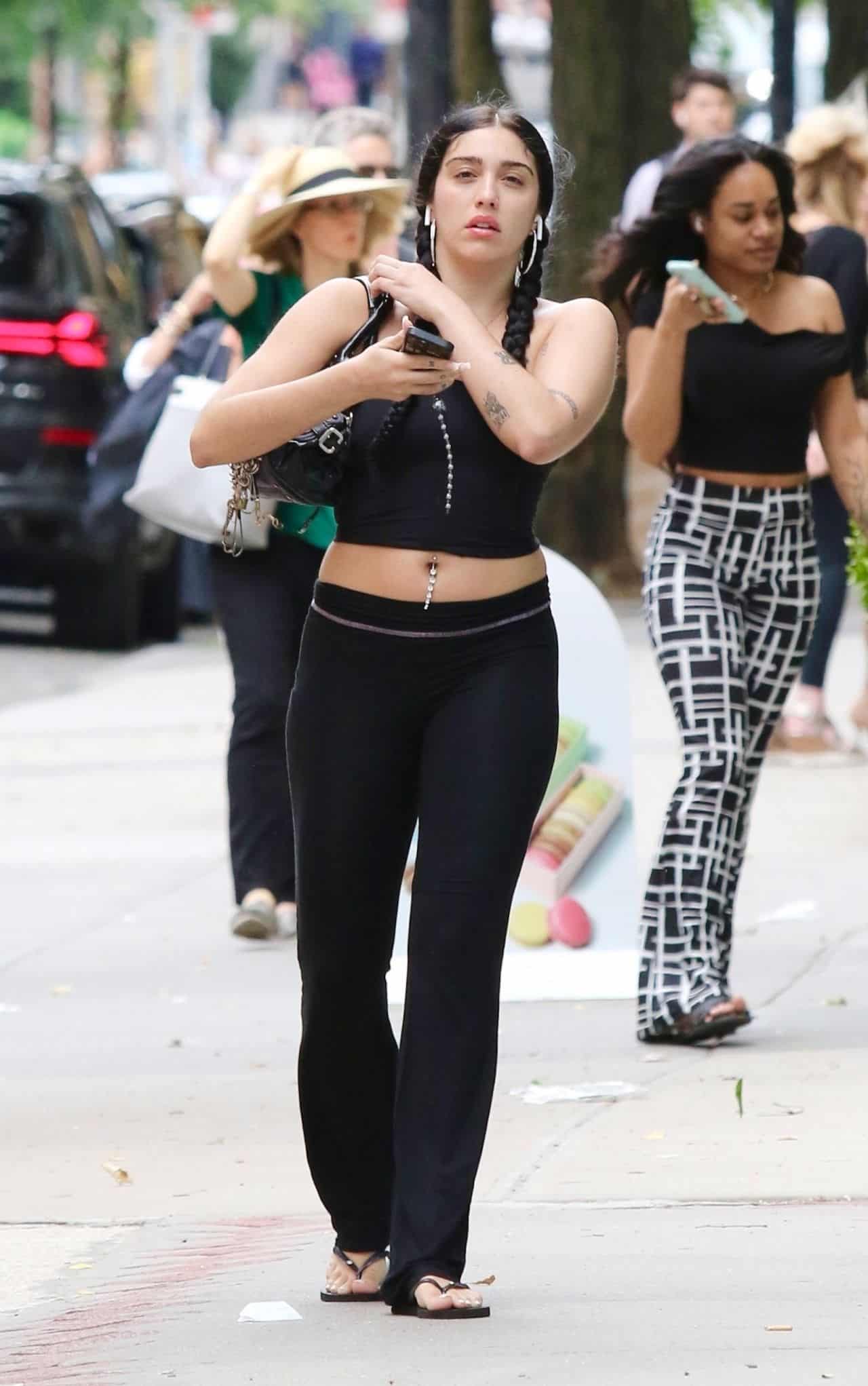 Lourdes Leon - Make-Up Free Stroll in Stylish Look in Manhattan's Soho - June 24, 2024 - 1