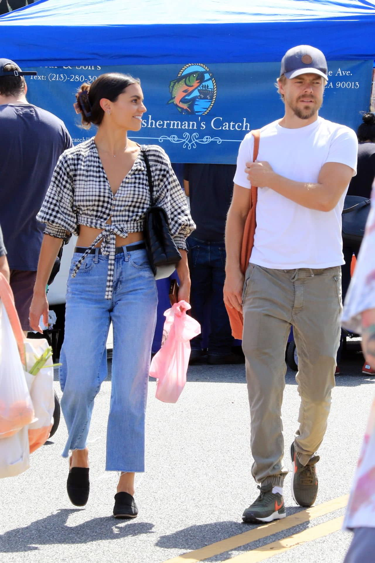 Hayley Erbert Shopping at The Farmers Market in LA, April 24, 2022 - 1