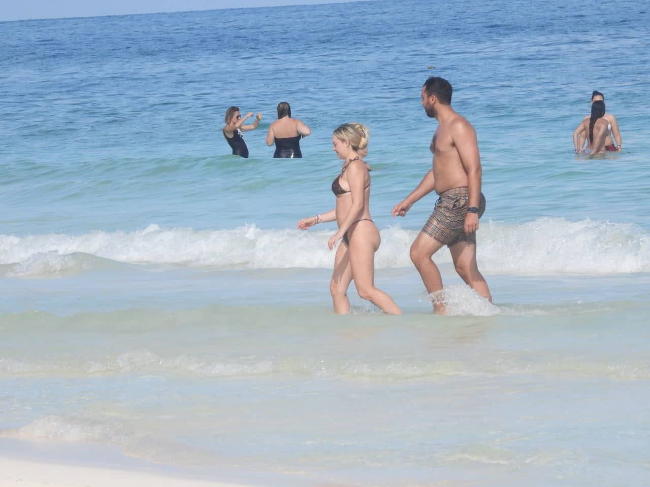 Corinne Olympios' Beach Day in Mexico, November 16, 2020 - 1