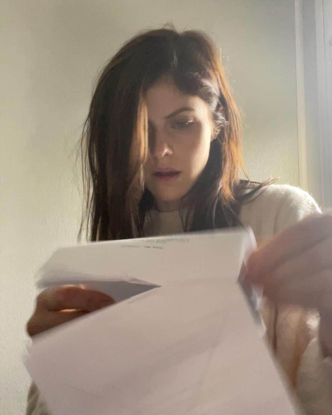 Alexandra Daddario Adorably Rehearses Lines for Her Movie Wildflower - 1