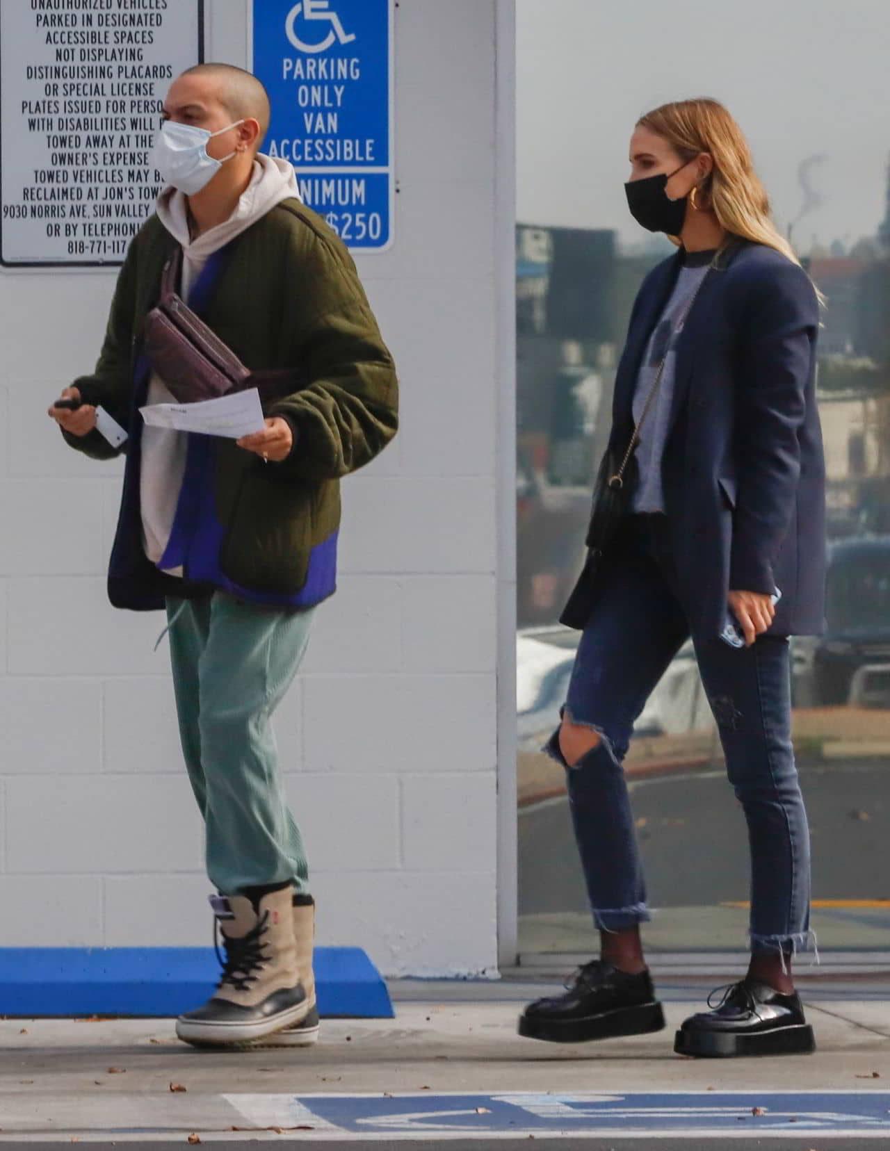 Ashlee Simpson and Evan Ross Shopping at Sit N Sleep in LA - January 24, 2022 - 1