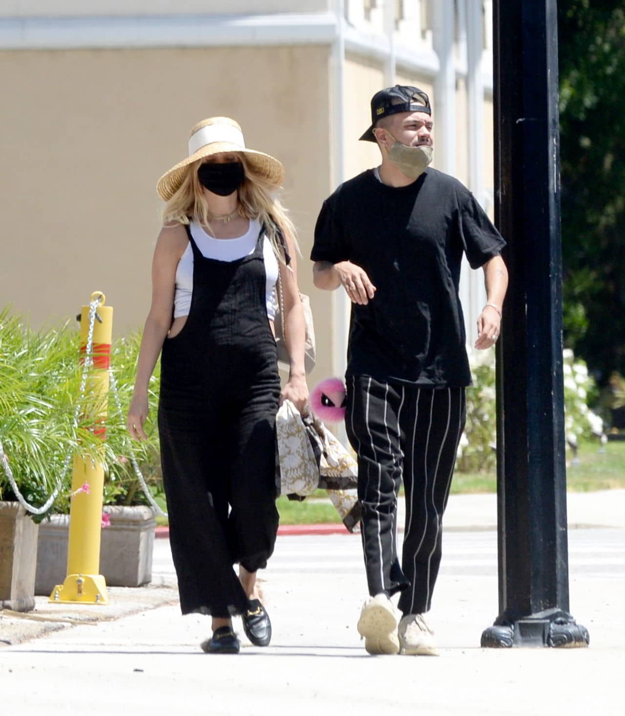 Ashlee Simpson at Don Cuco Mexican Restaurant in Los Angeles - June 15, 2020 - 1