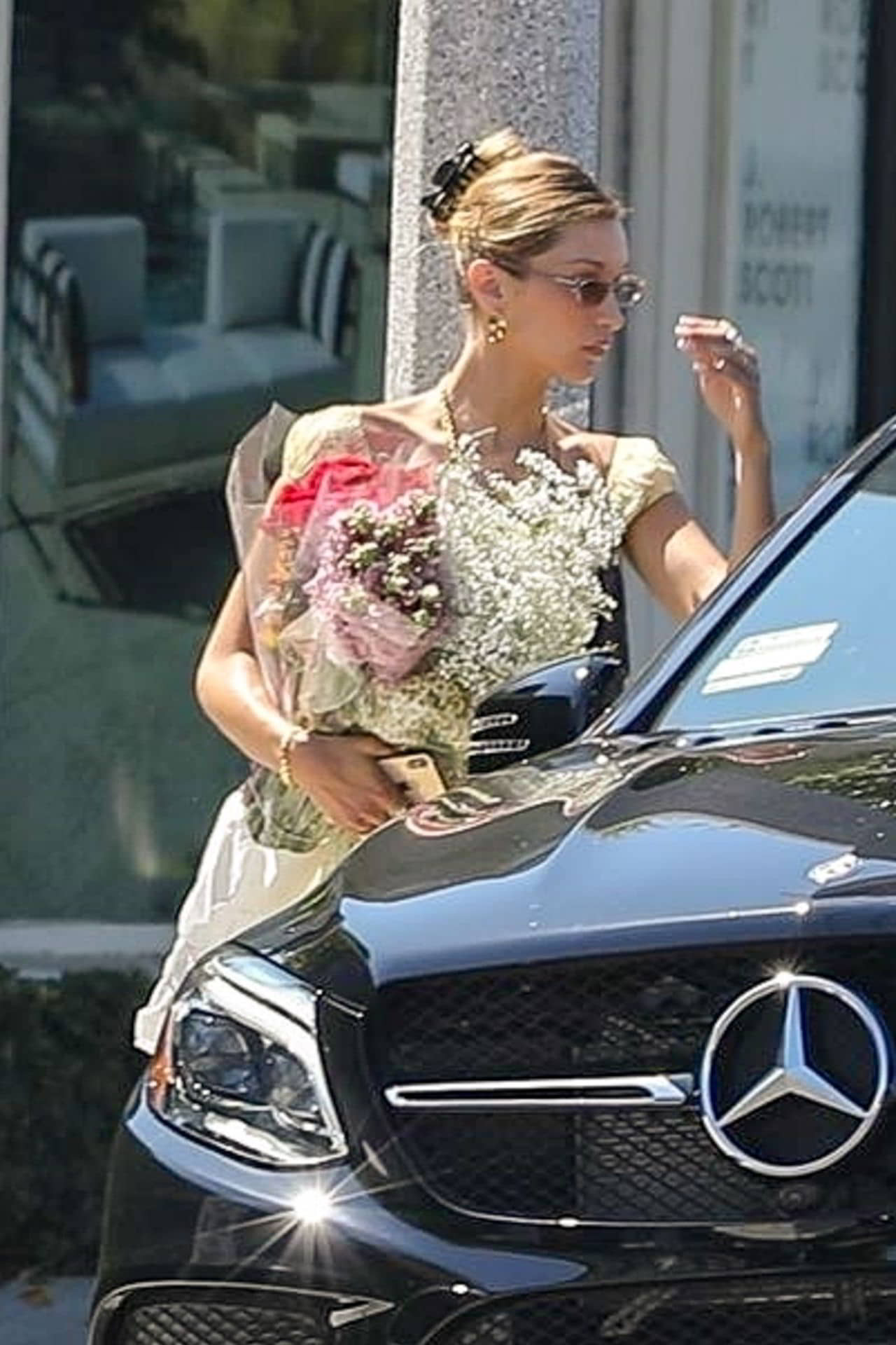 Bella Hadid's Floral Find in Los Angeles, August 4, 2019 - 1