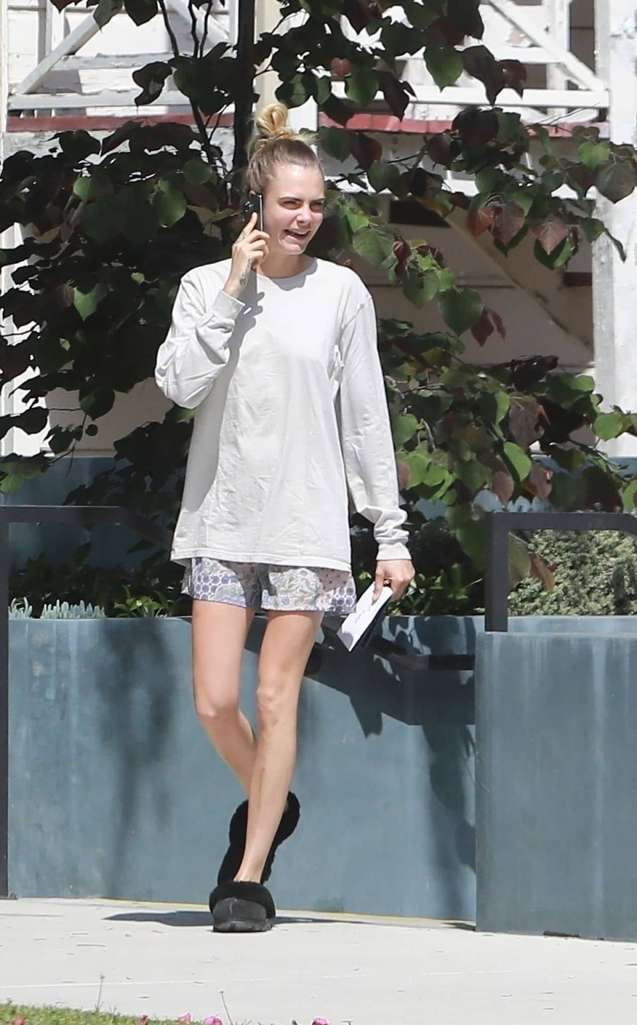 Cara Delevingne's Casual Stroll in Los Angeles, May 13, 2020 - 1