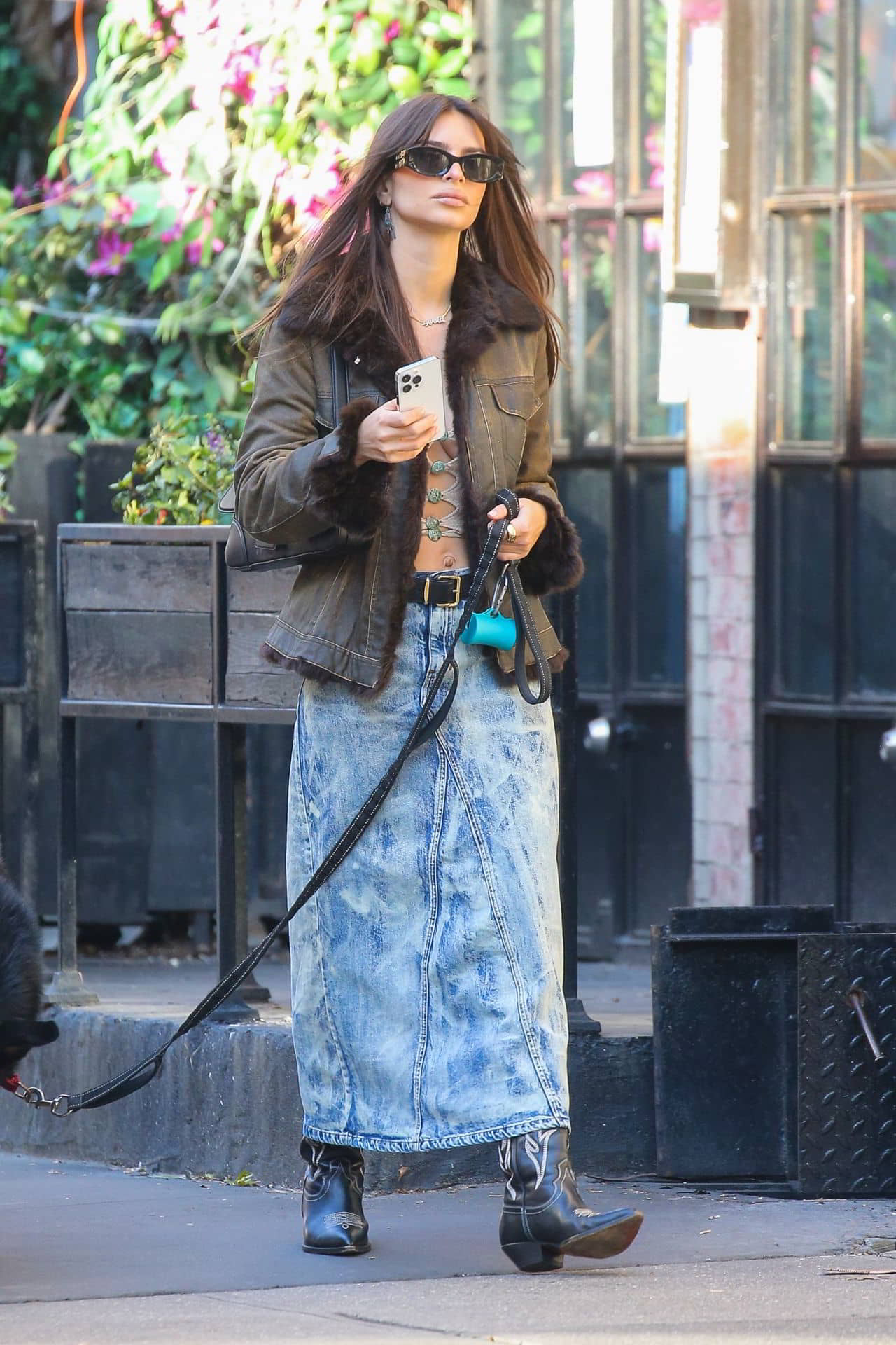 Emily Ratajkowski Wears a Crop Top and Denim Skirt in New York, November 23, 2022 - 1