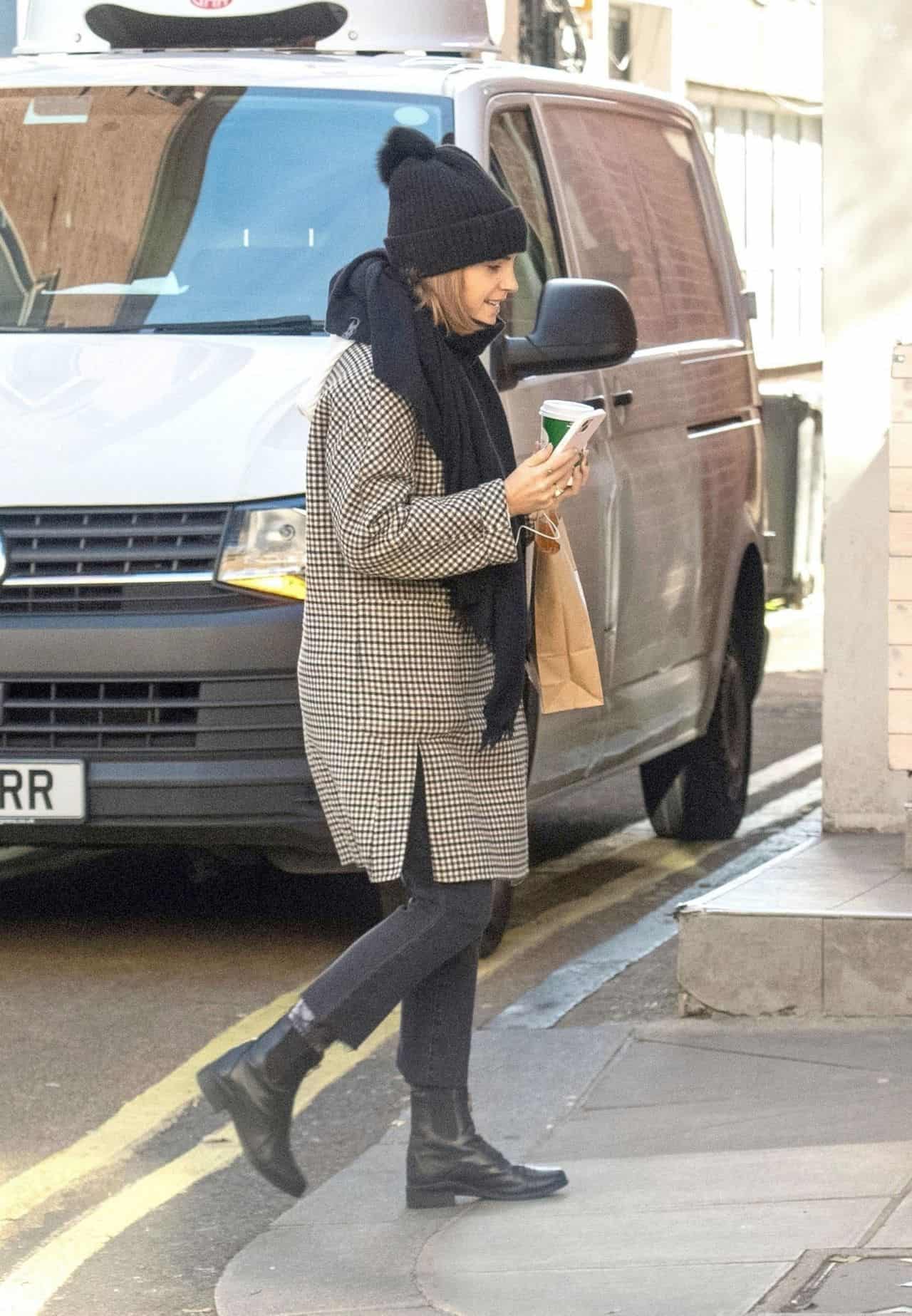 Emma Watson Chic Walking Back From Grocery Store - 1