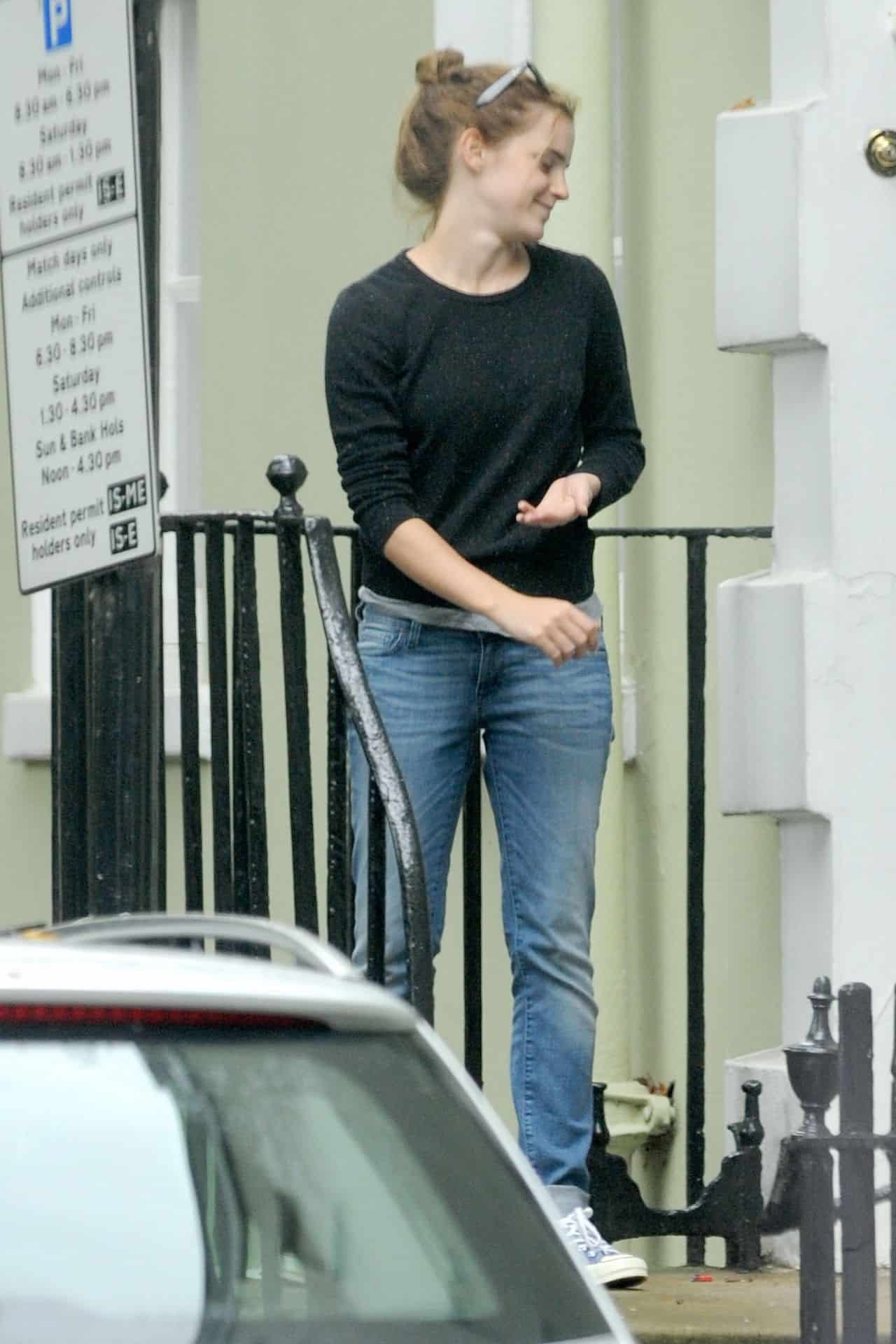 Emma Watson Exercises While Moving Into Her New House - 1