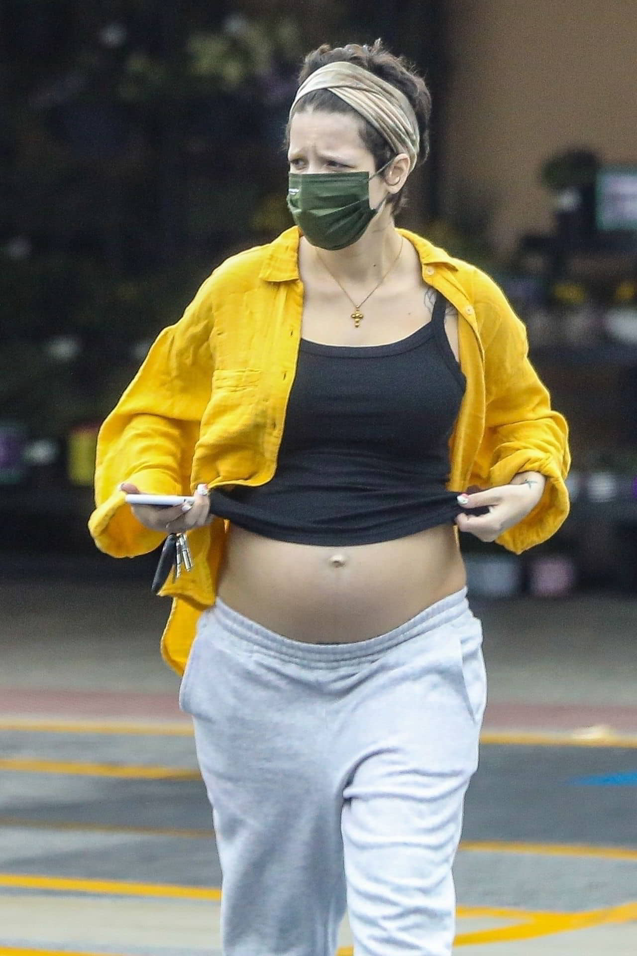 Halsey Shopping for Groceries in Los Angeles, April 21, 2021 - 1