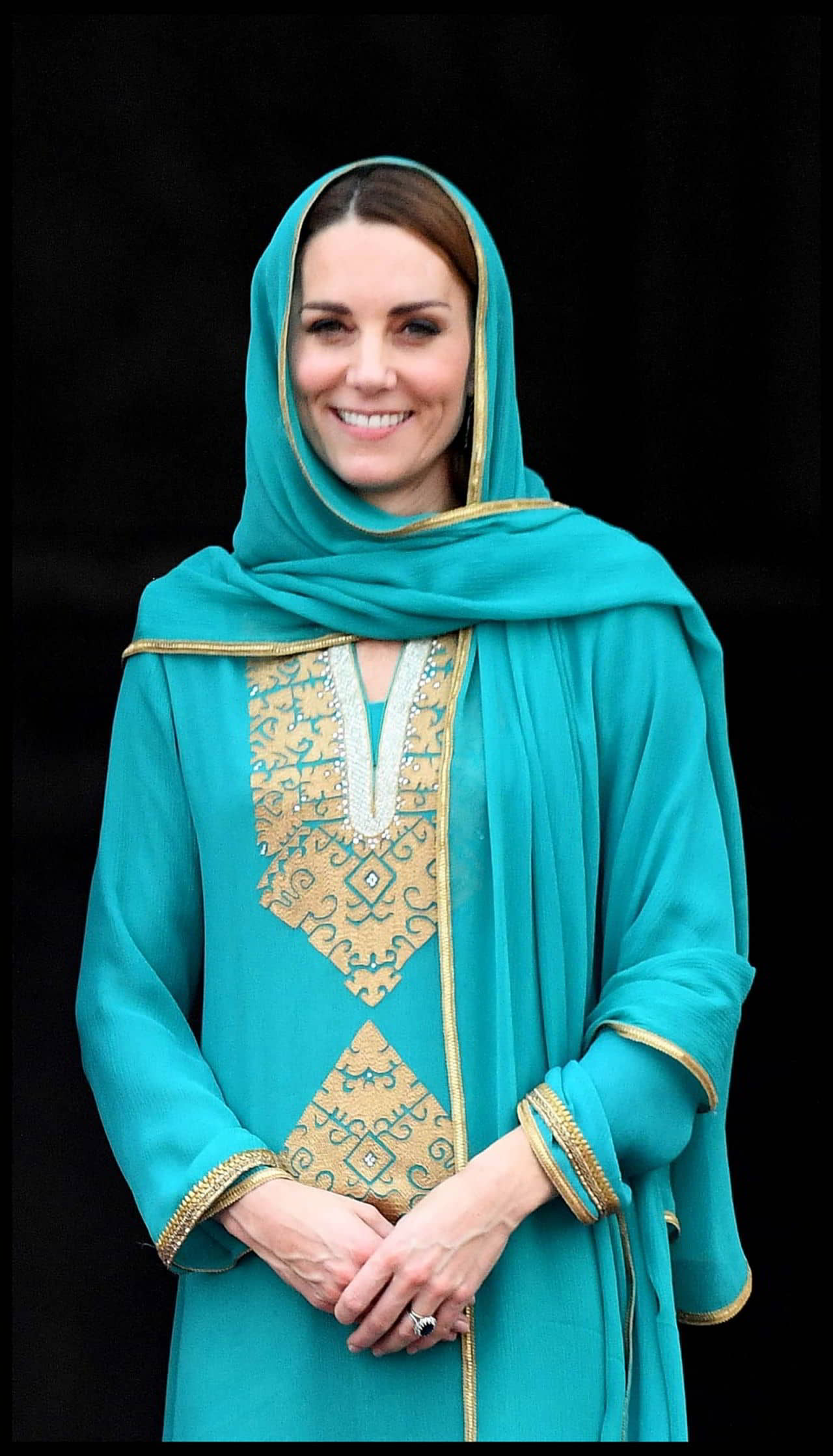 Kate Middleton at Badshahi Mosque in Lahore, October 17, 2019 - 1