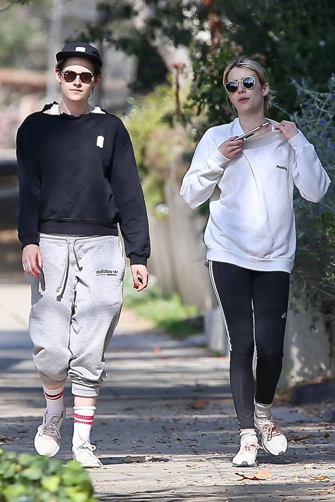 Kristen Stewart and Emma Roberts Morning Hike at Griffith Park in Los Feliz, January 30, 2019 - 1