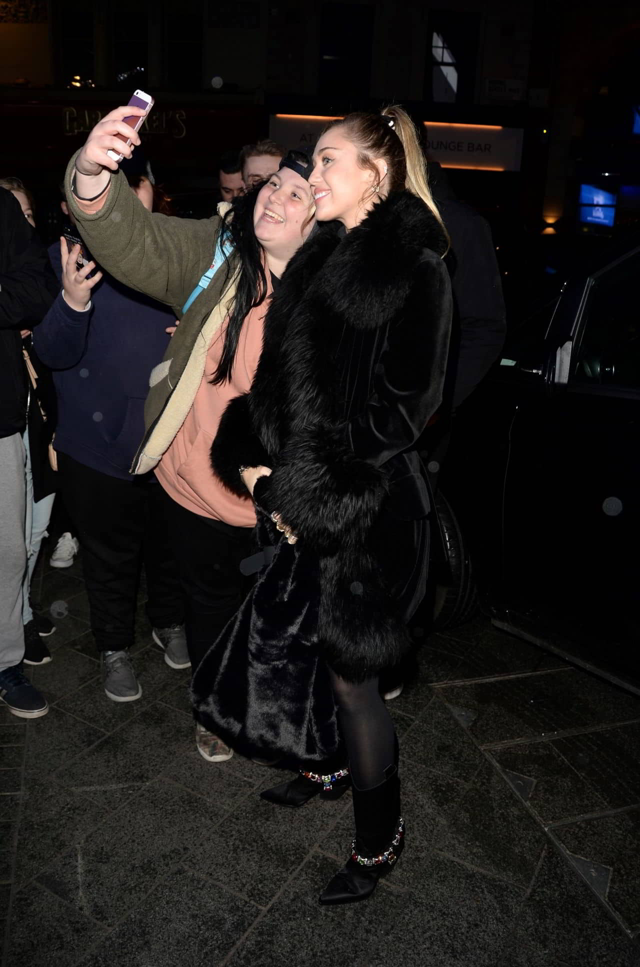 Miley Cyrus Greets Fans at Capital Radio in London, December 7, 2018 - 1