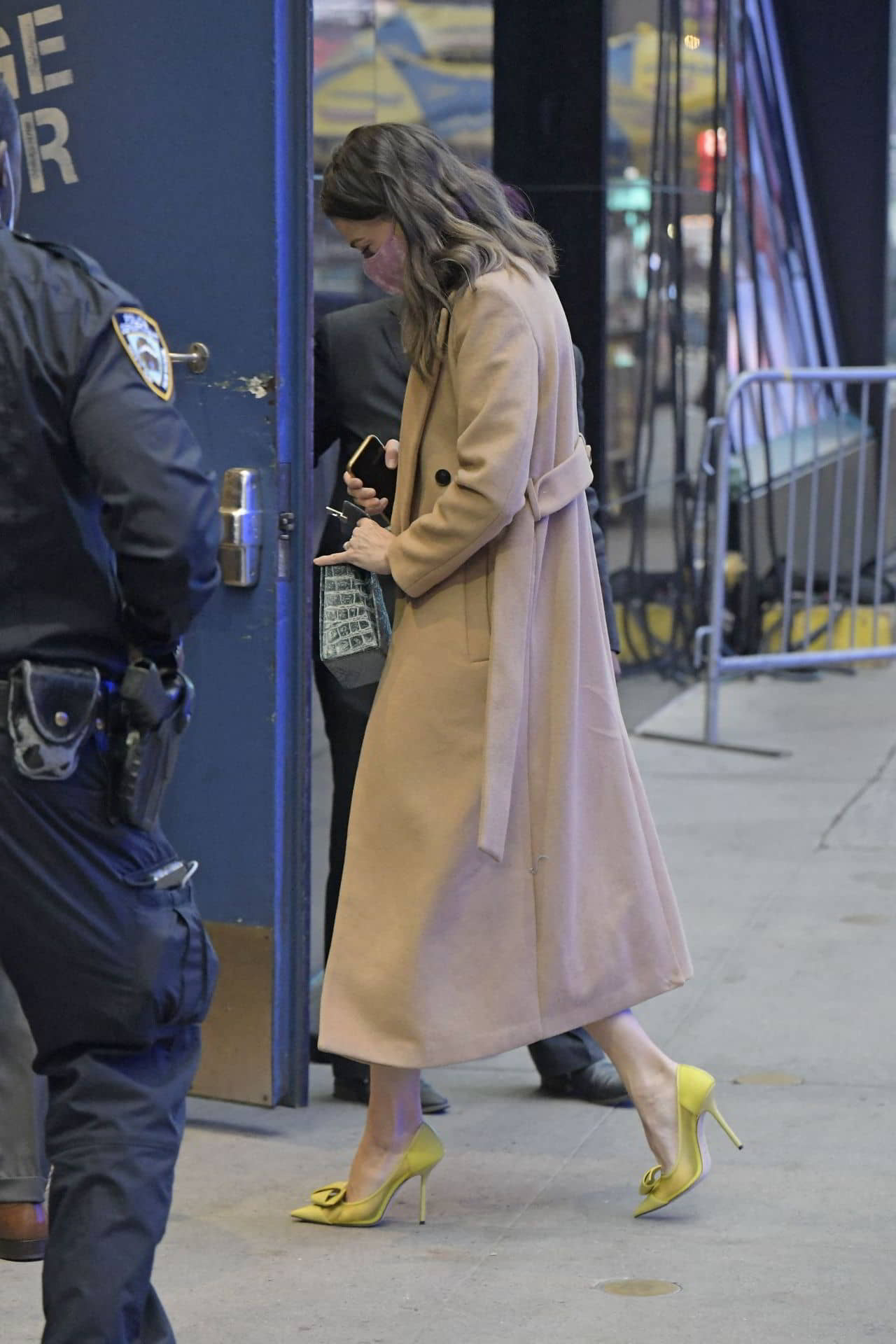 Sutton Foster Arriving at Good Morning America in New York, October 12, 2021 - 1