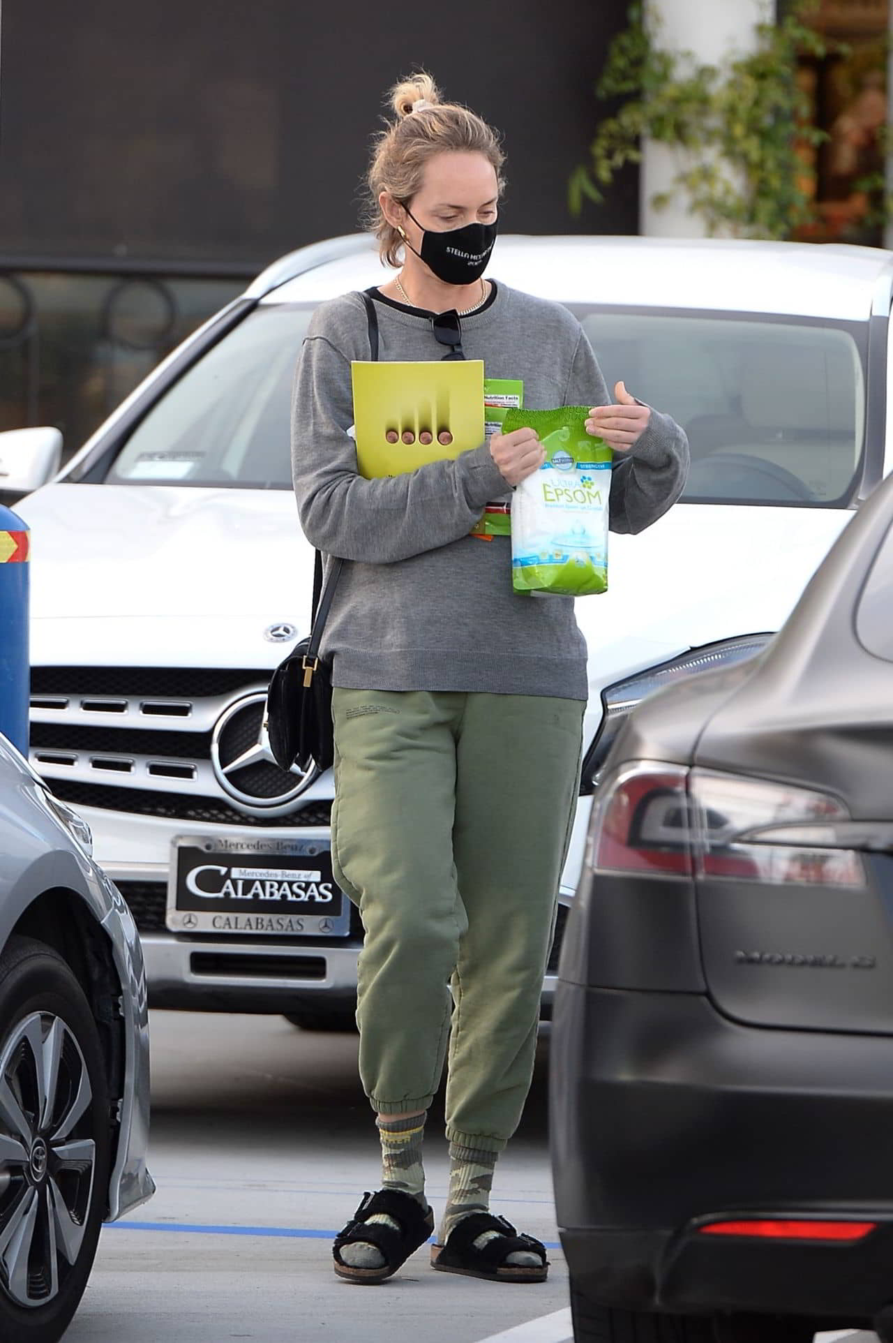 Amber Valletta in Comfy Outfit in Los Angeles - February 15, 2021 - 1