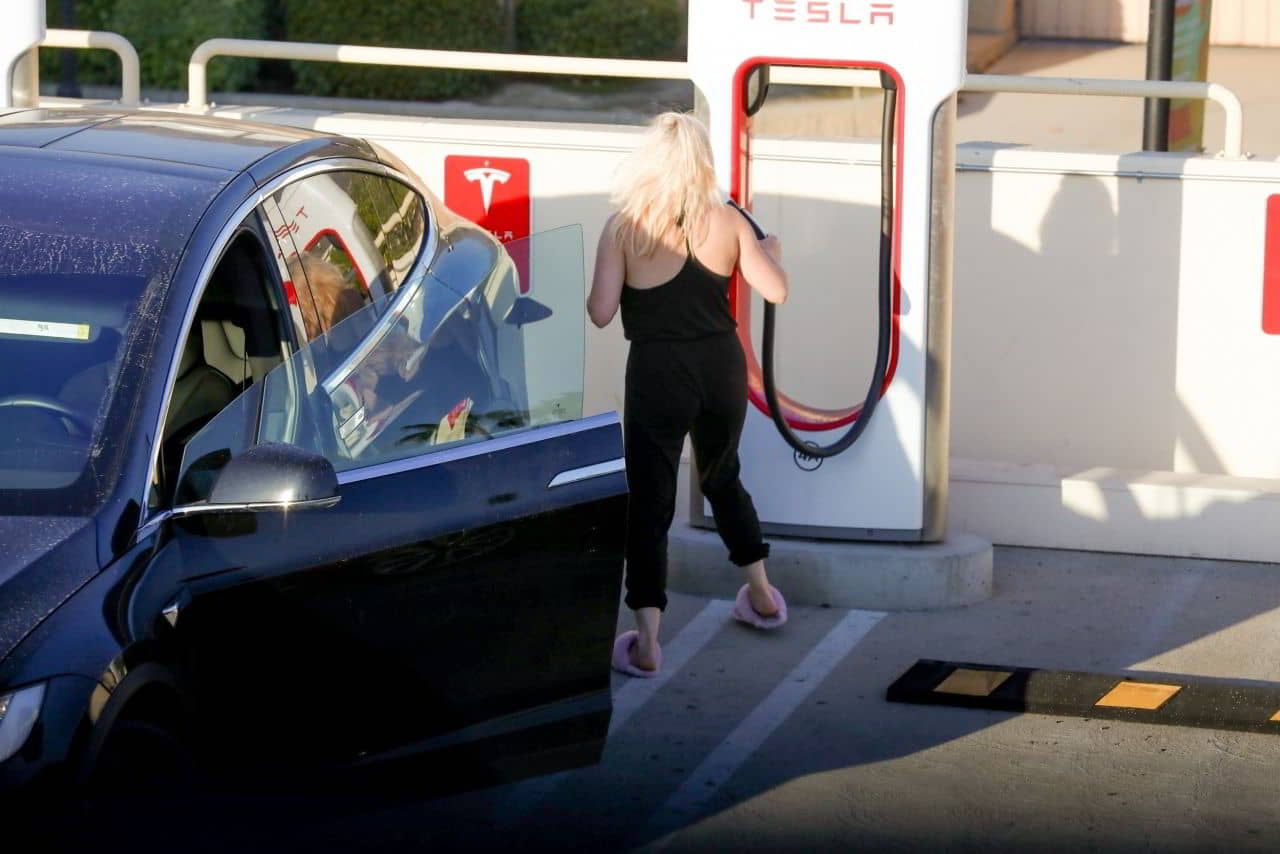 Ariel Winter at The Tesla Charging Station in Burbank - November 12, 2020 - 1