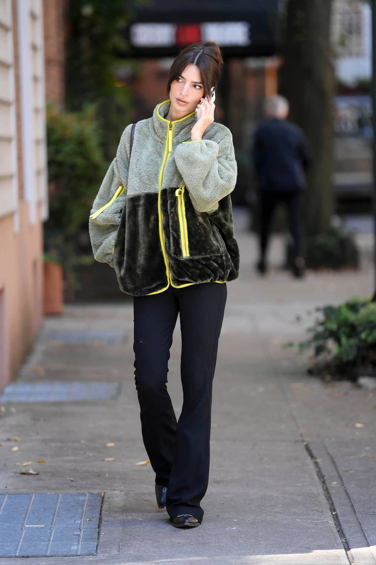 Emily Ratajkowski Out in Soho, NY, October 7, 2022 - 1