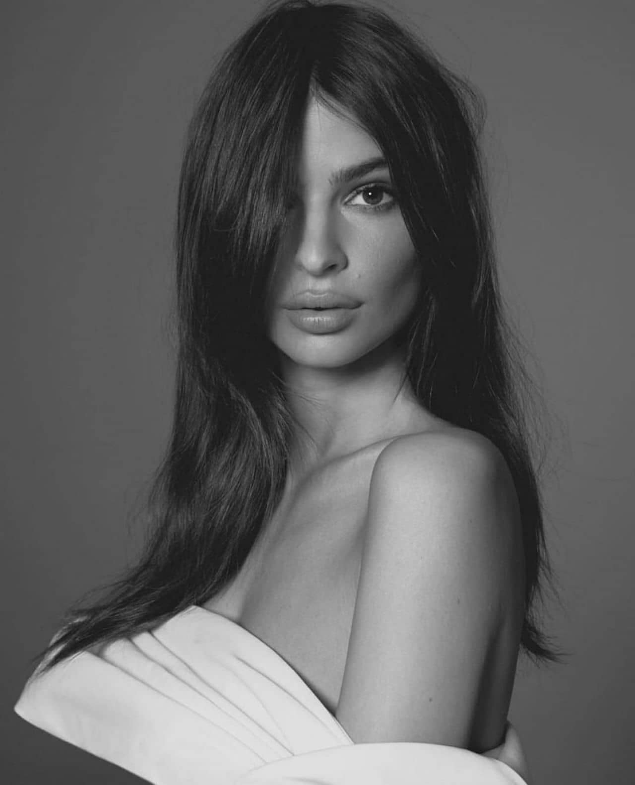 Emily Ratajkowski's Social Media Photos, June 17, 2020 - 1