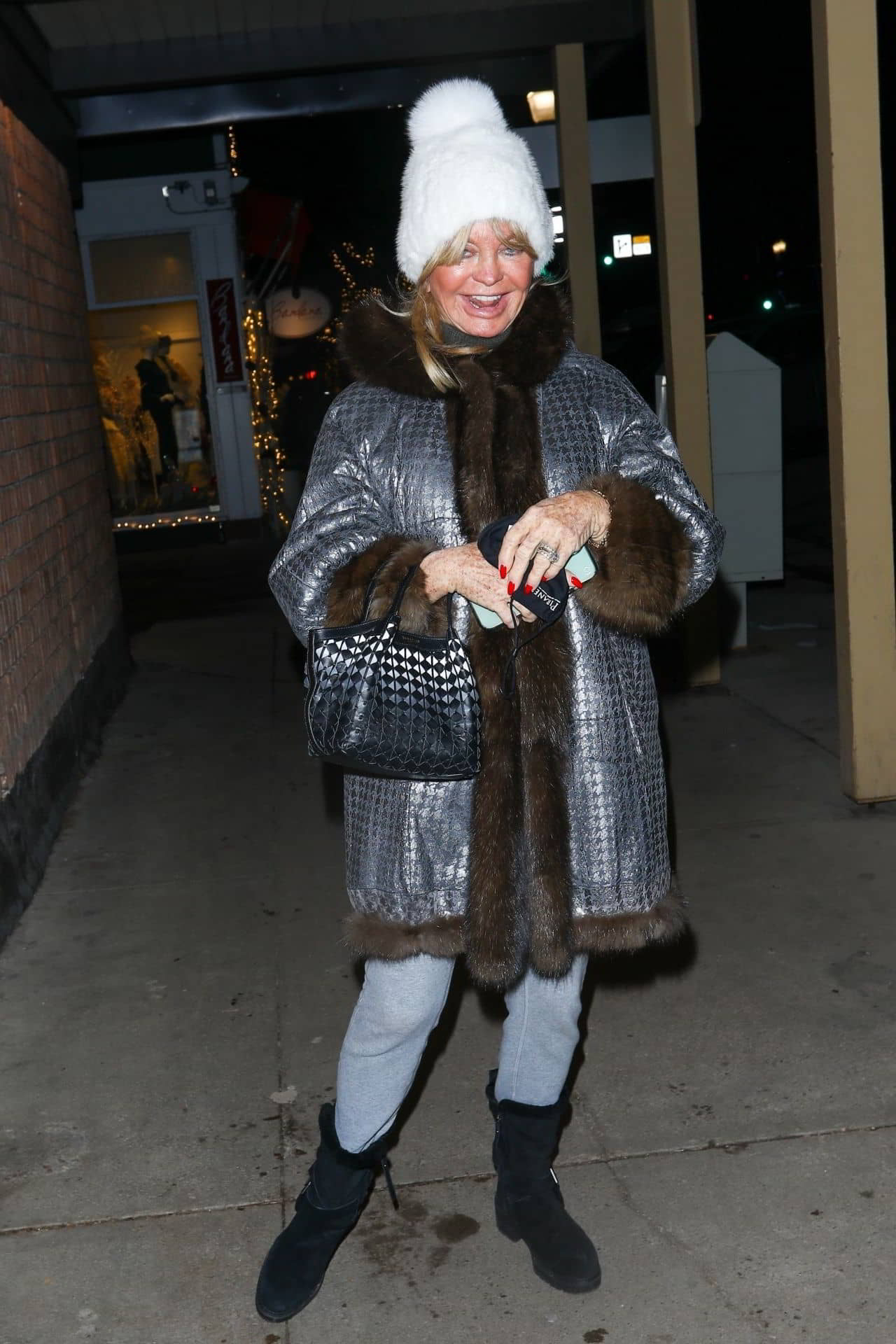 Goldie Hawn Shopping in Aspen, December 19, 2021 - 1