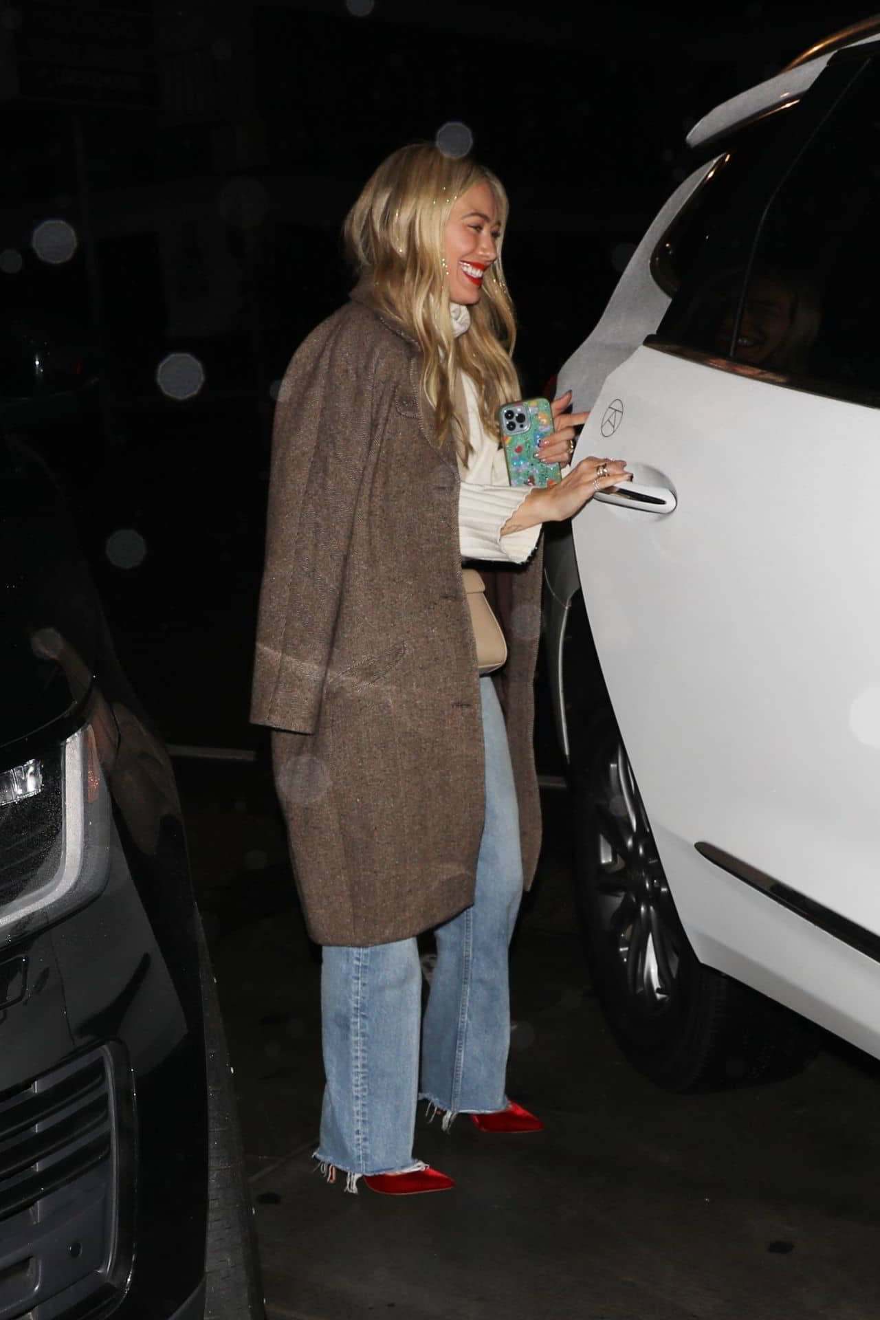 Hilary Duff in a Long Winter Coat at Craig's in West Hollywood, December 30, 2022 - 1