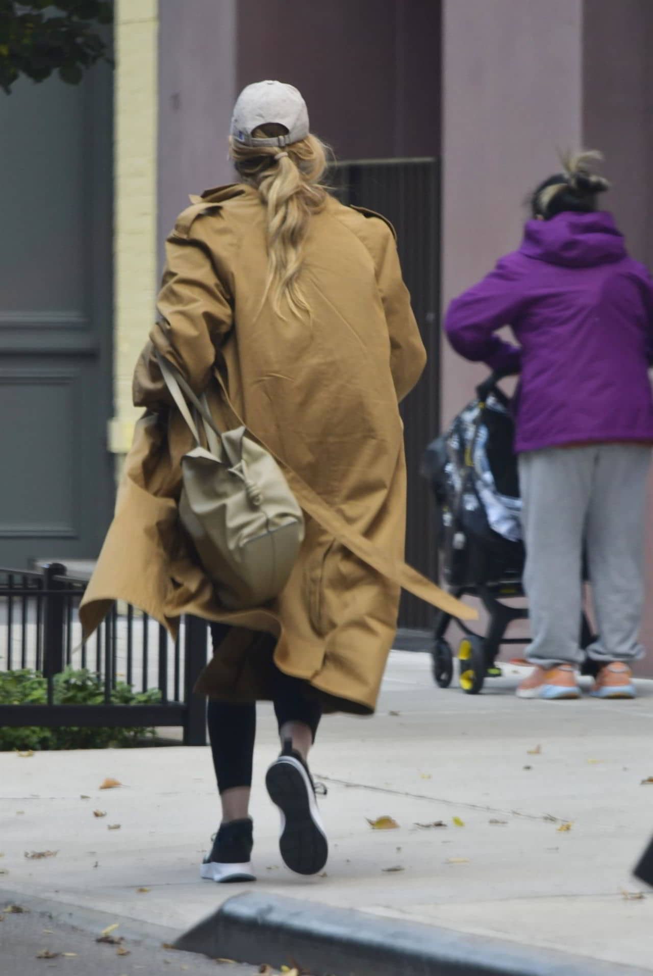 Jennifer Lawrence Arriving at Her Apartment in NYC, November 1, 2023 - 1