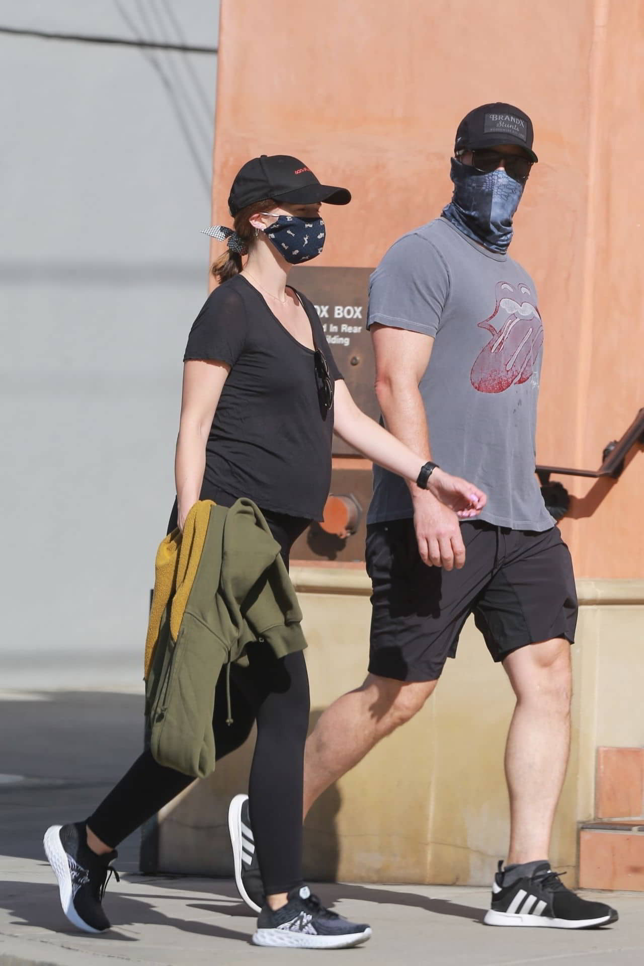 Katherine Schwarzenegger Out for A Walk in Santa Monica, June 1, 2020 - 1