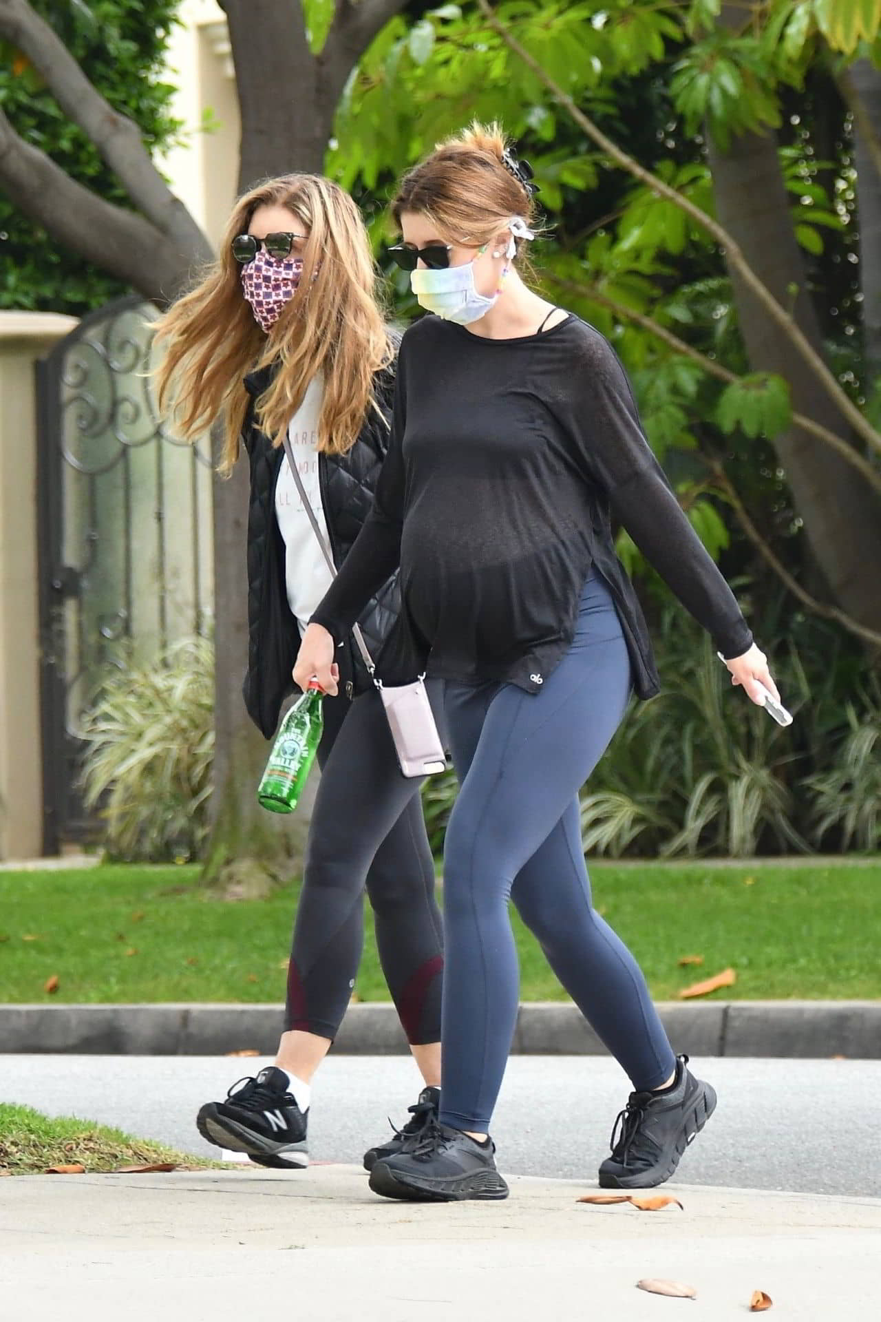 Katherine Schwarzenegger with Her Mom Maria Shriver Out in Brentwood, August 4, 2020 - 1