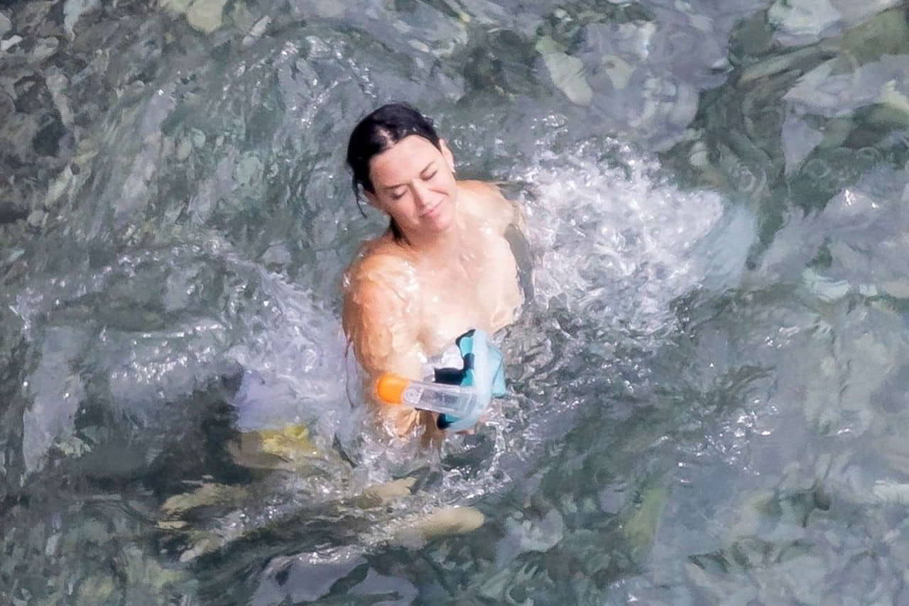 Katy Perry in a Swimsuit in Positano, August 25, 2022 - 1