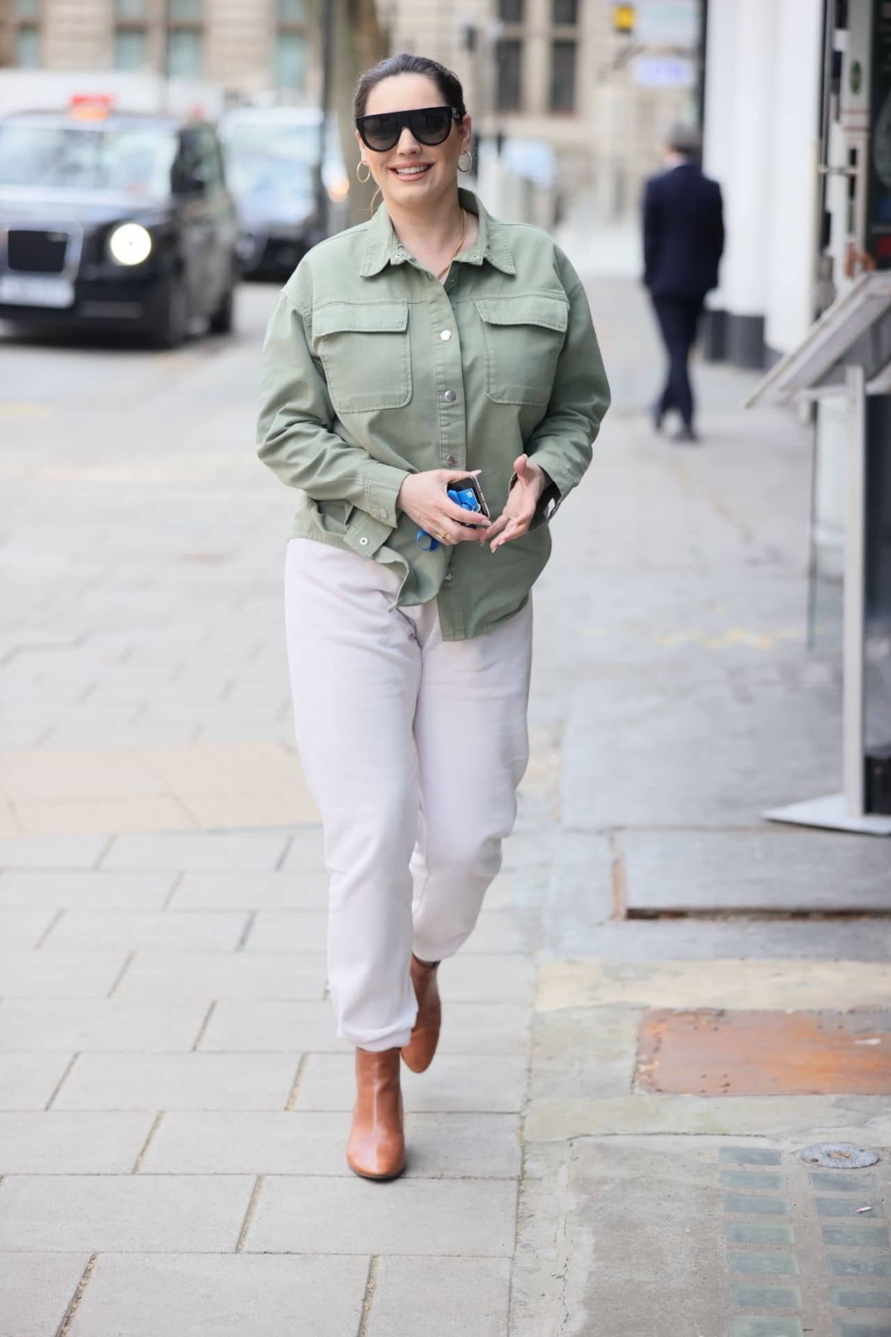 Kelly Brook Looks Stylish in White Denim and Green Top, March 19, 2021