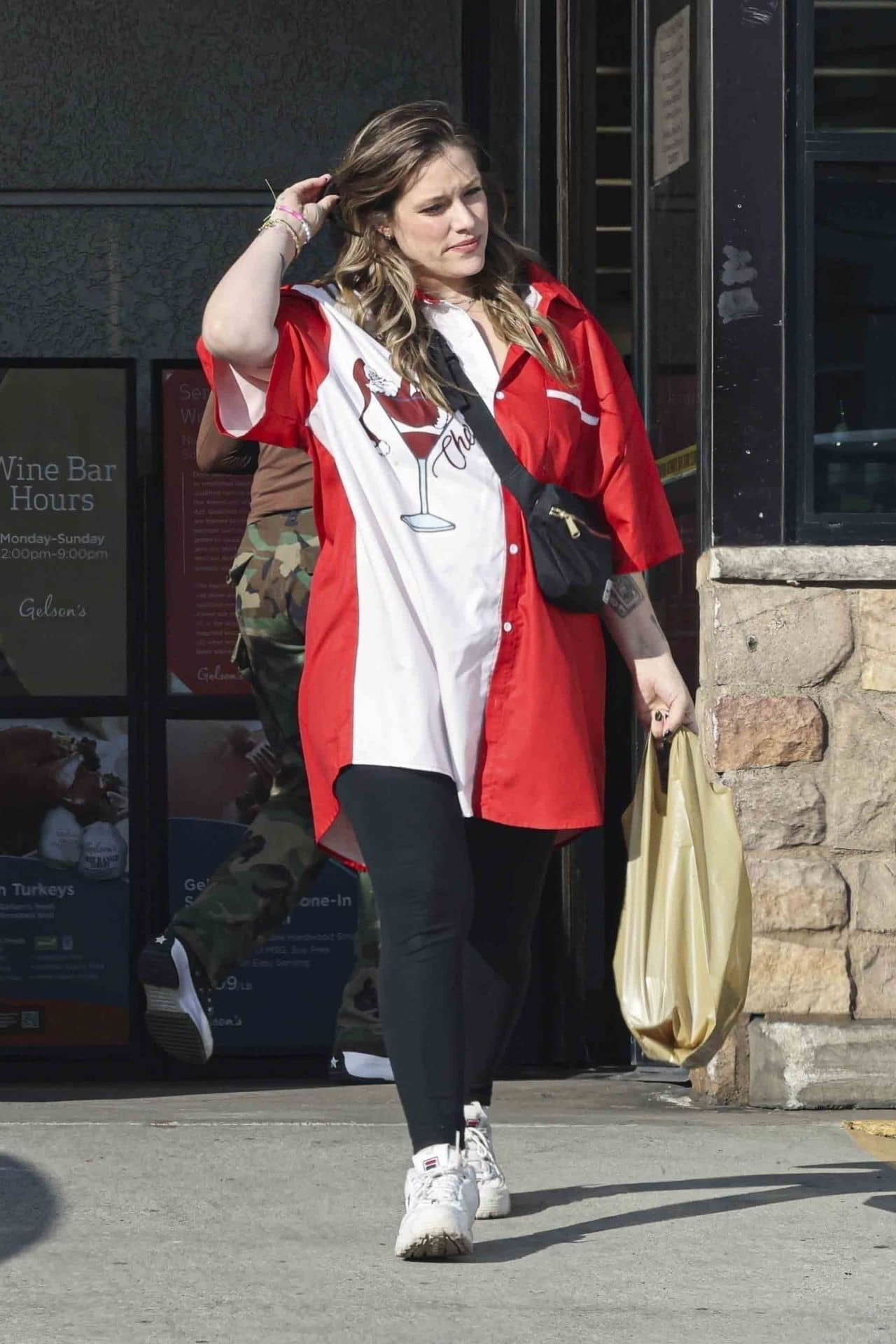 Mia Swier Grocery Shopping in Los Feliz, January 3, 2024 - 1