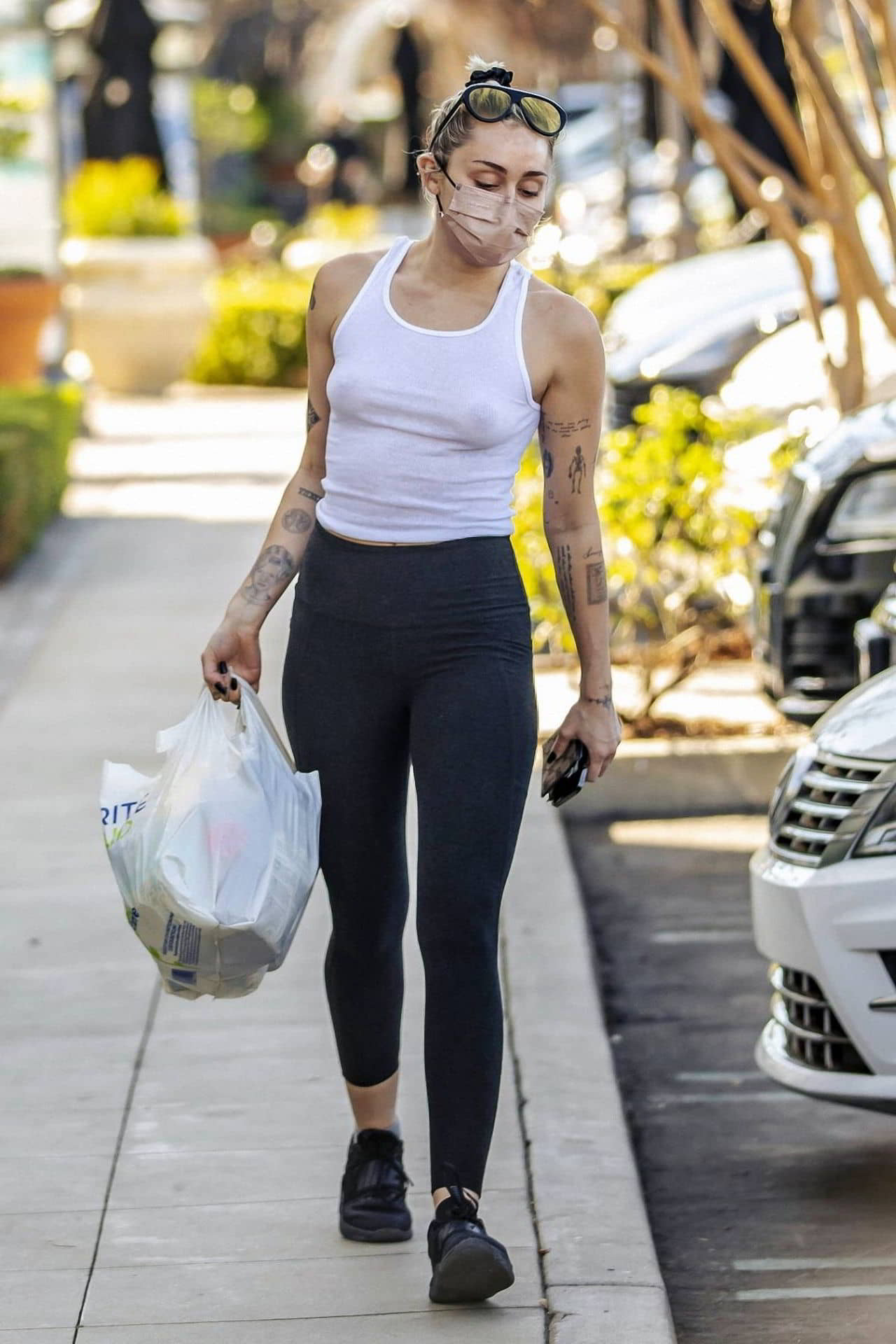 Miley Cyrus in Tank Top and Leggings Shopping in Calabasas, January 22, 2021 - 1