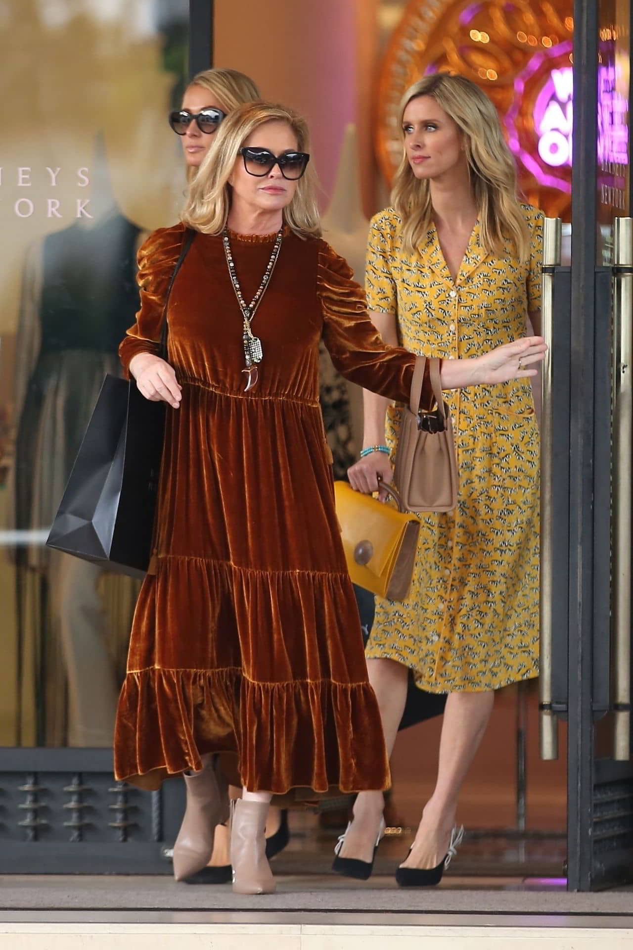 Paris Hilton, Nicky Hilton, and Kathy Hilton Christmas Shopping at Barneys NY, December 23, 2018 - 1