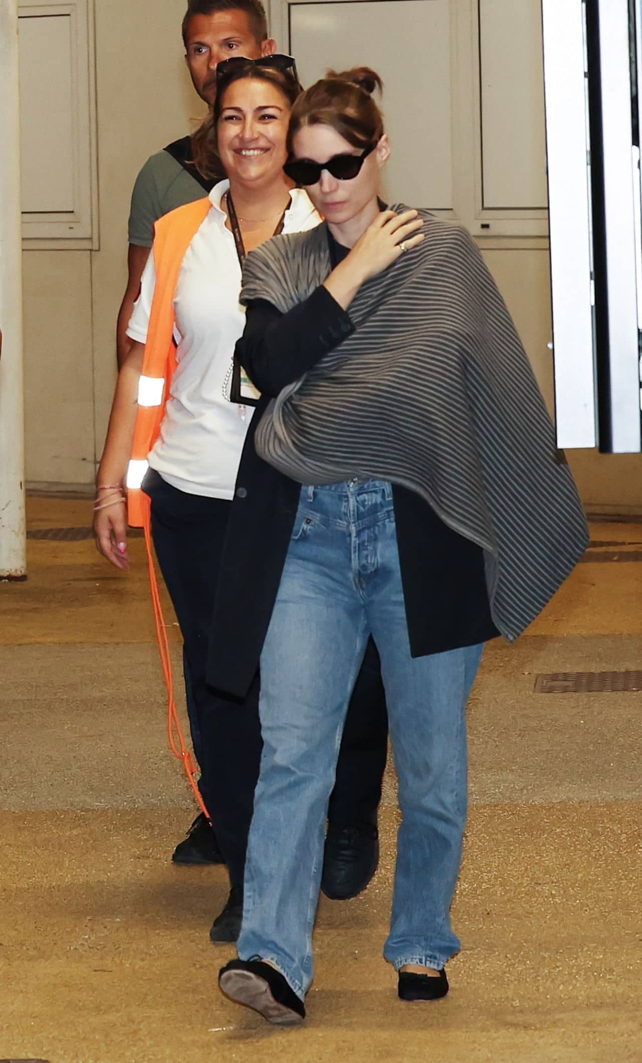 Rooney Mara at Marco Polo Airport in Venice - September 3, 2024 - 1