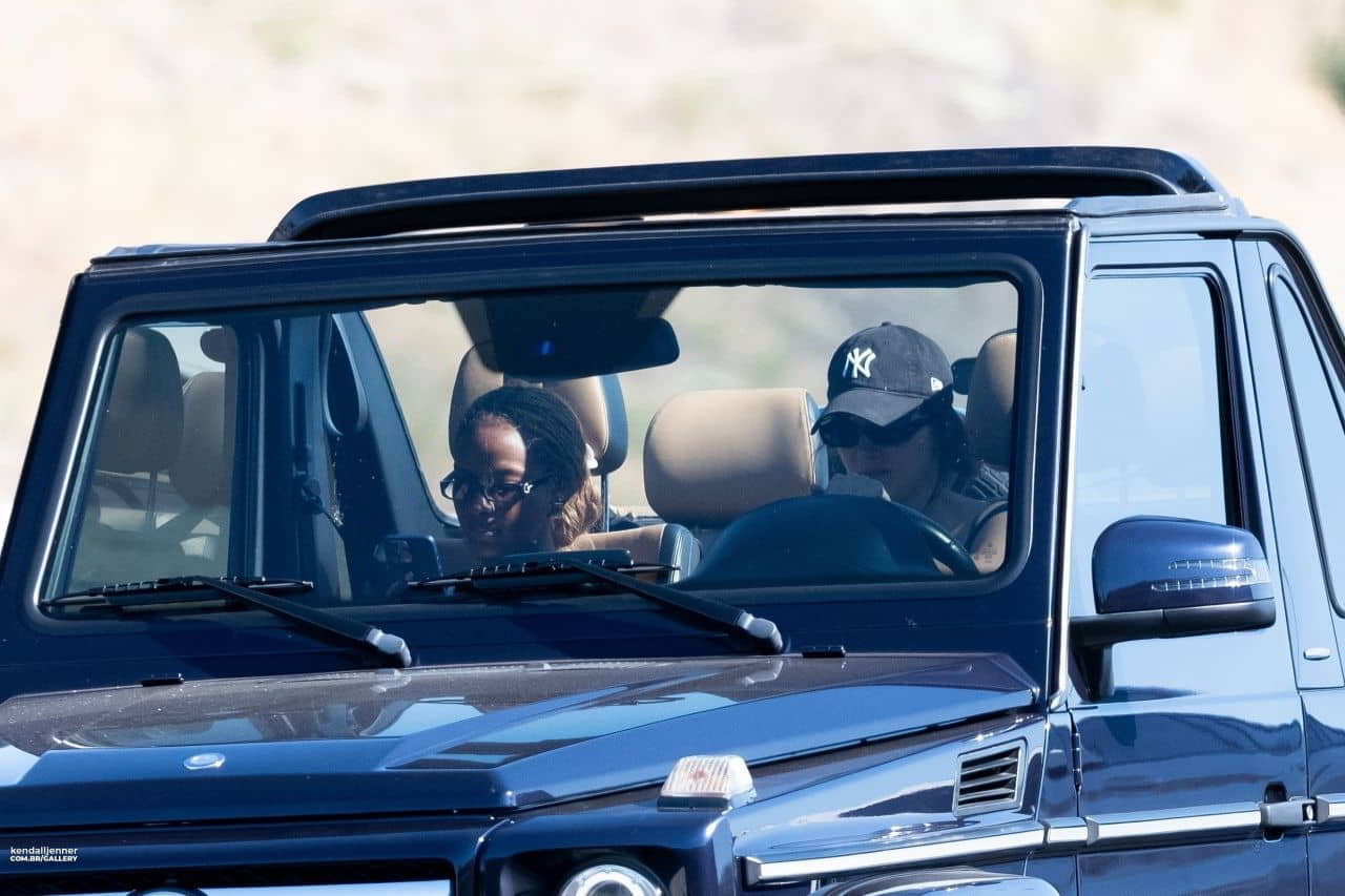 Kendall Jenner Leaving a Beach in Malibu - 1