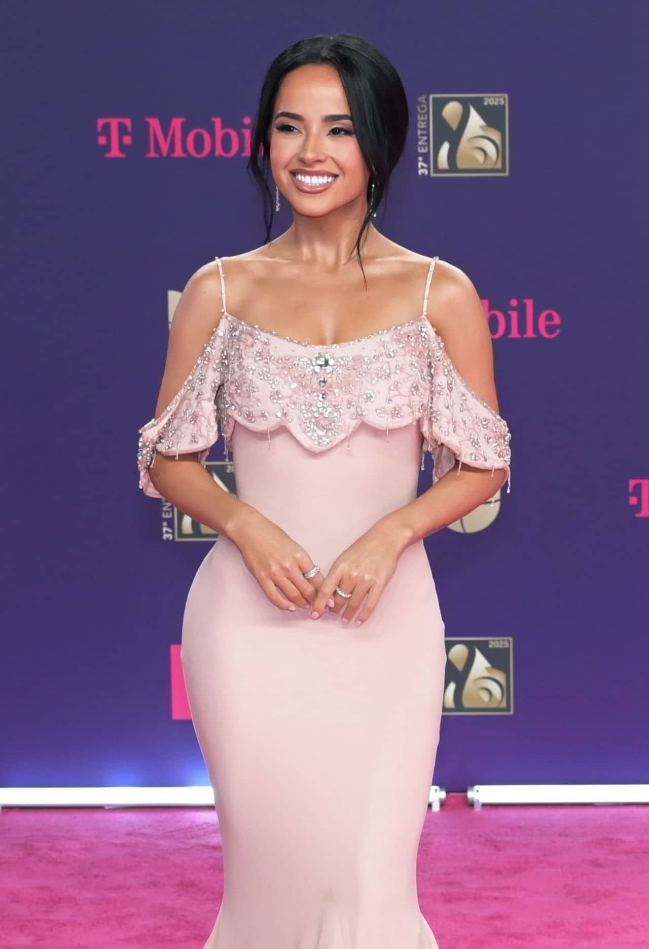 Becky G Modern Look At Univisions 37th Premio Lo Nuestro 09